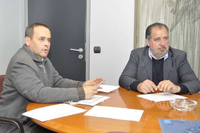 El consejero Antonio Hernández Lobo (i), junto al concejal teldense Juan Martel (Foto Acfi Press)
