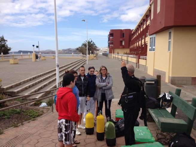 La actividad tuvo lugar este sábado en aguas de Taliarte (Foto TA)