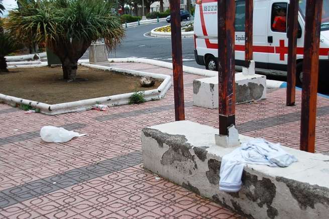 Imagen tomada en las aceras del sector de Arnao, al filo de las 18.25 horas de este domingo (Foto TA)