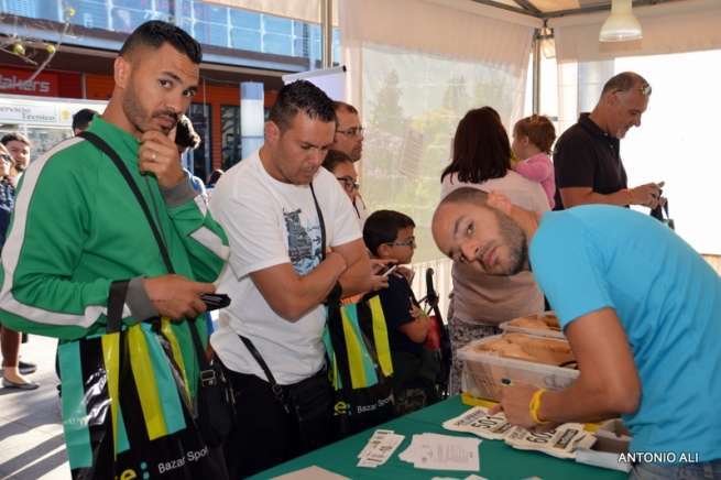 Entrega de dorsales esta tarde en el CC Las Terrazas (Foto Antonio Alí)