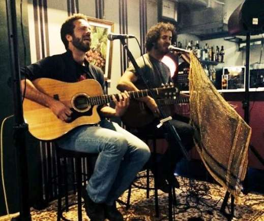 Momento de la actuación del dúo Reciclaje en Telde (Foto TA)