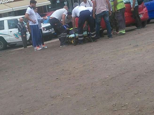 Imagen del incidente registrado esta tarde en el aparcamiento de Arnao (Foto TA)