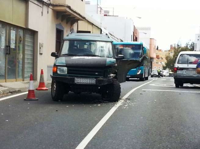 Los dos vehículos implicados en el siniestro (Foto TA)