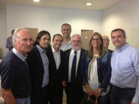 Arias Cañete junto a varios representantes del PP de Telde (Foto TA)