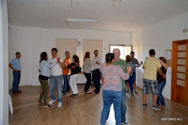 Media docena de parejas de bailes participaron esta tarde en la actividad (Foto Antonio Alí)