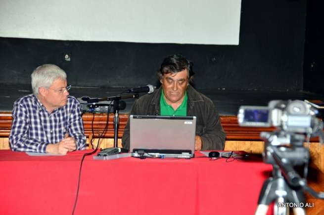 Momento de la charla (Foto Antonio Alí)