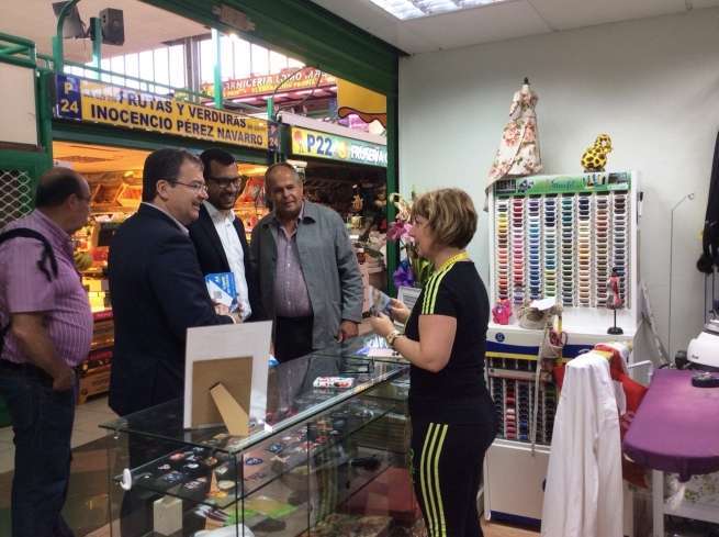 El candidato, con dirigentes locales de CC (Foto TA)