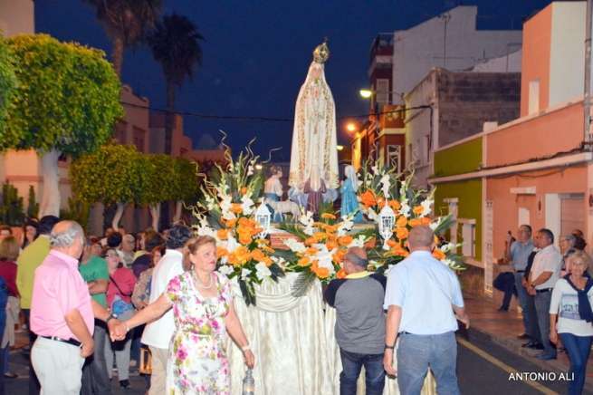 Momento del inicio de la procesión (Foto TA)