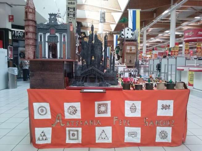 Uno de los stand de artesanía en Alcampo Telde (Foto TA)