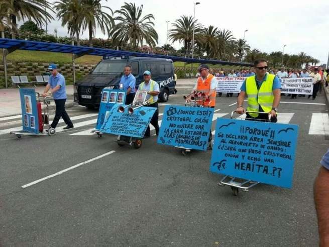 Imagen de la protesta de esta mañana en el Aeropuerto de Gran Canaria (Foto TA)