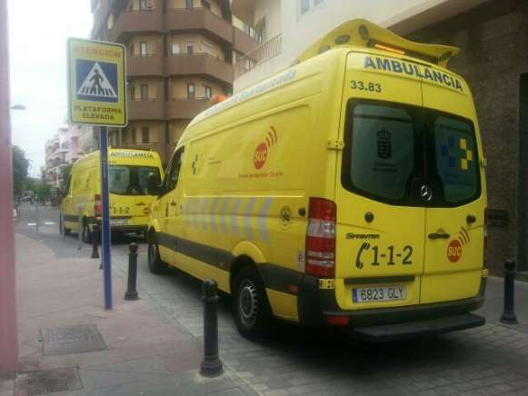 Dos ambulancias del SUC en la calle Ruiz, este martes (Foto TA)