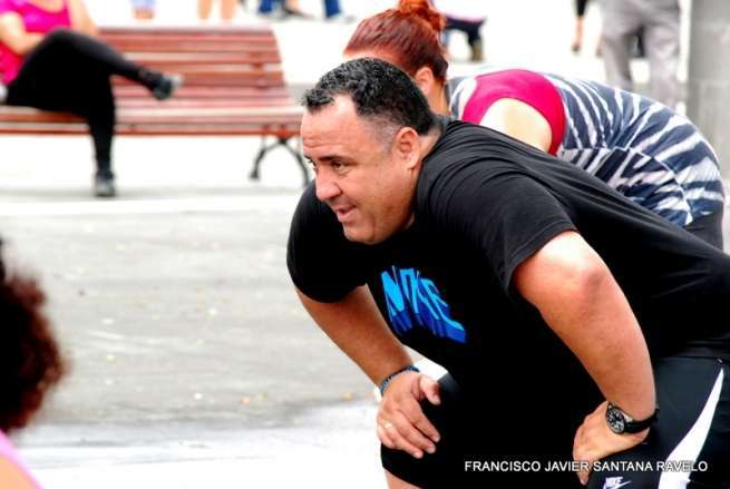 El concejal Agustín Pérez participó en la clase magistral de zumba, body combat y body balance (Foto Francisco J. Santana)