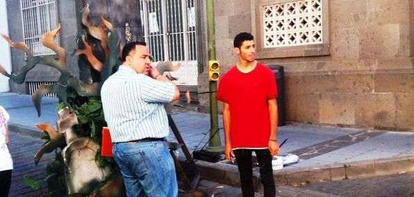 El concejal Agustín Pérez supervisa los últimos preparativos del espectáculo (Foto Francisco J. Santana)