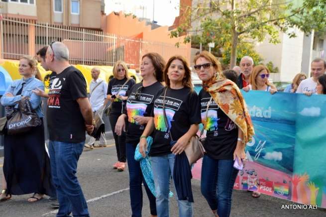Los cargos públicos de NC, Carmen Hernández e Inés Jiménez, en la manifestación (Foto Antonio Alí)
