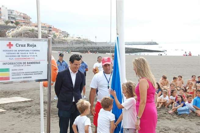 Imagen de archivo del izado de la bandera azul en Melenara (Foto TA)