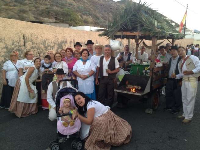 Un grupo de romeros ataviados con la vestimenta tradicional (Foto TA)