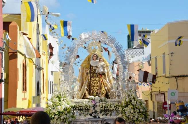 Procesión de la Virgen del Carmen por calles de La Isleta (Foto Isabel Quintana)