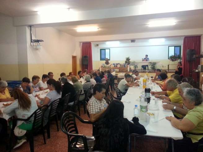 Momento de la merienda celebrada este miércoles en el local social (Foto TA)
