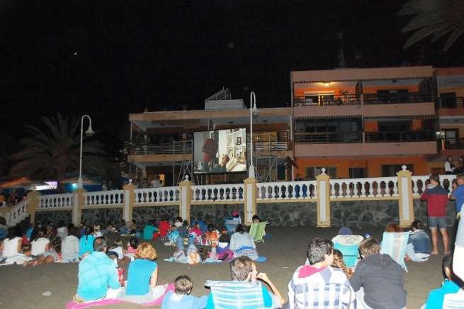 Momento de la proyección de la película (Foto TA)