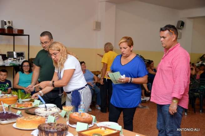 El jurado observa los postres (Foto Antonio Alí)