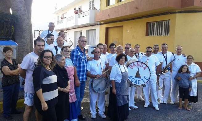La Banda de Agaete con familiares de los dos vecinos del Valle de los Nueve (Foto TA)