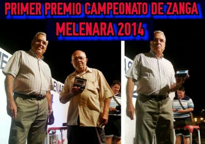 Los dos campeones recibieron anoche los trofeos (Foto TA)