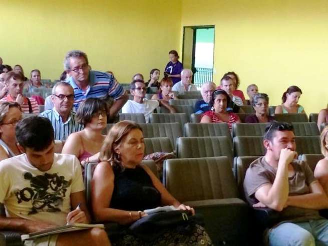 Momento de la asamblea celebrada este viernes en Jinámar (Foto TA)