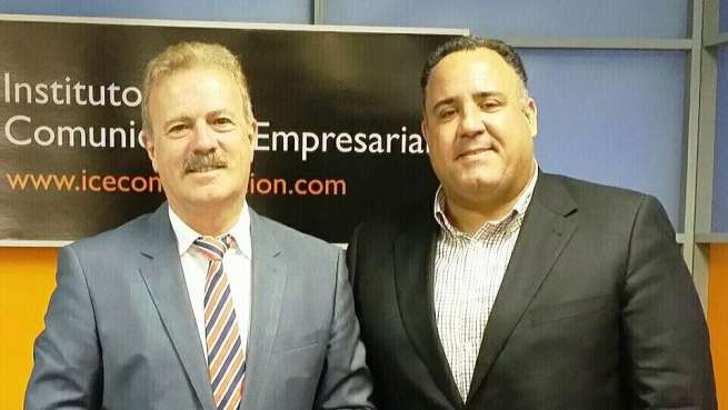 Agustín Pérez con el periodista Manuel Campo Vidal (Foto TA)