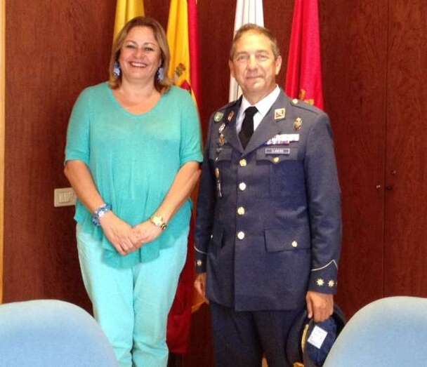 Mari Carmen Castellano junto a Jorge Clavero, este jueves en el Ayuntamiento de Telde (Foto TA)