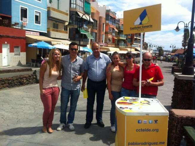 Puesto informativo de CC en Melenara, este sábado (Foto TA)