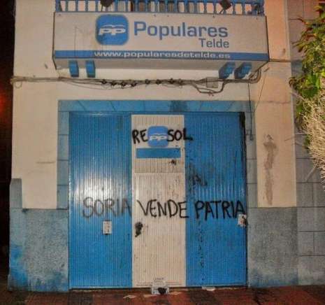 Pintadas en la fachada del PP en San Gregorio (Foto NNGG de Telde)