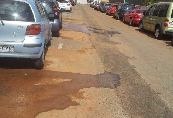 Estado en que ha quedado la calle tras las obras de alcantarillado (Foto TA)