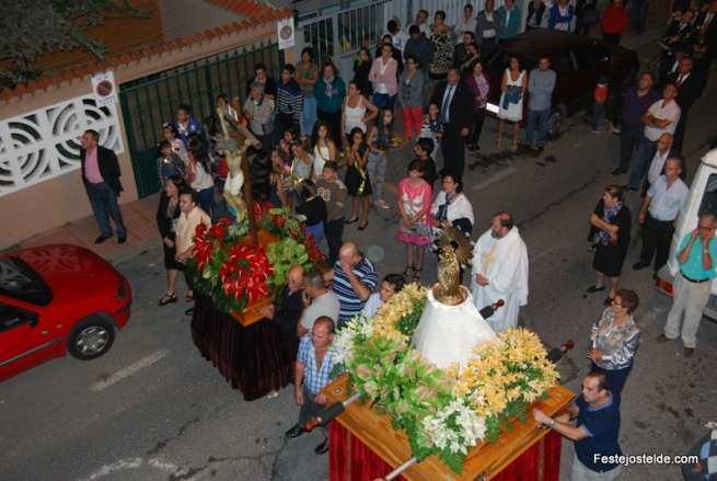 Momento de la procesión (Foto TA)