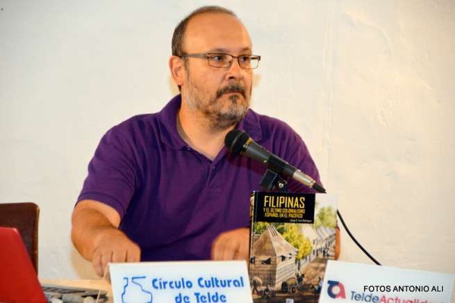 El escritor Jorge Liria, anoche en la sede de El Círculo Cultural de Telde (Foto TA)