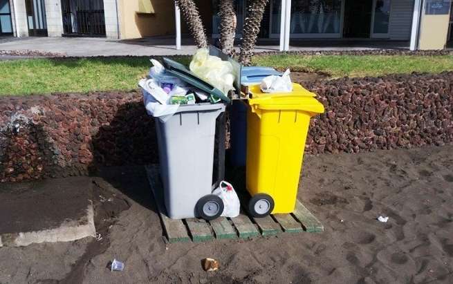 Recipientes a tope en Melenara  (Foto TA)