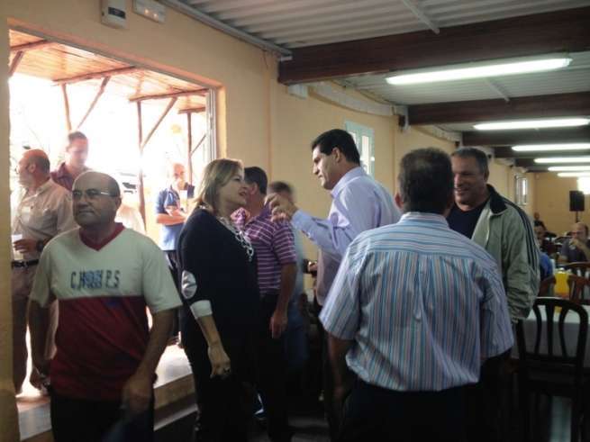 La alcaldesa de Telde compartió un rato con los taxistas (Foto TA)