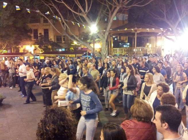 Un grupo amplio de personas se dio cita en la fiesta (Foto TA)
