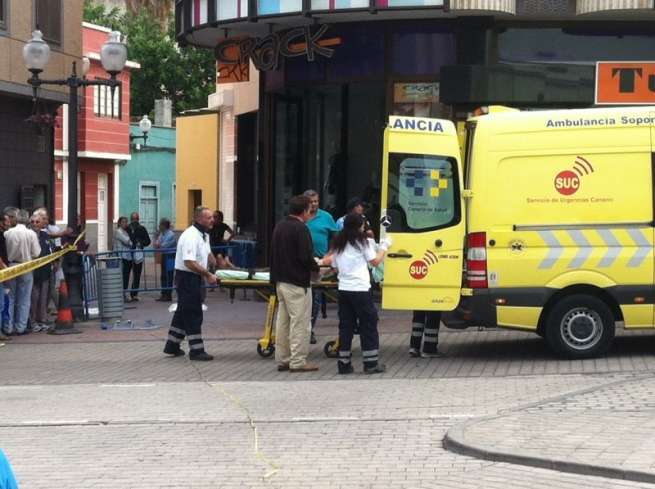 Momento del trasladado del hombre (Foto TA)