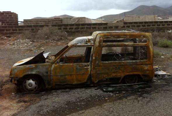 La furgoneta modelo Renault Express calcinada en Telde la madrugada del pasado miércoles (Foto TA)