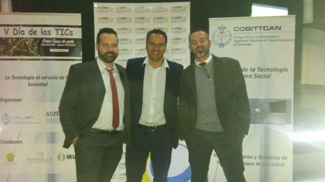 Acoydan Falcón Santana, Rodrigo Melián Alonso y Carlos Suárez Rodríguez durante el acto (Foto TA)