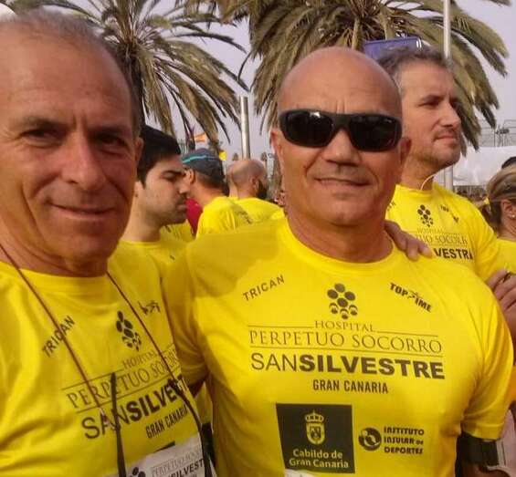 El reportero gráfico de TA, Antonio Alí, y el funcionario Rosales, dos de los participantes en la prueba (Foto TA)