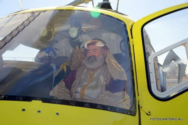 Melchor, Gaspar y Baltasar a bordo del helicóptero real (Foto Antonio Alí)