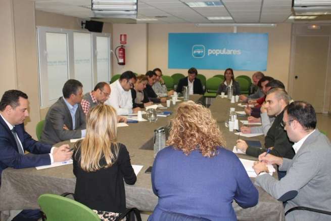 La reunión de los máximos dirigentes locales del PP se celebró en la sede insular en la capital grancanaria (Foto TA)