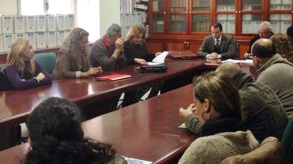 La alcaldesa y representantes municipales y de los trabajos en el Tribunal Laboral Canario (Foto TA)