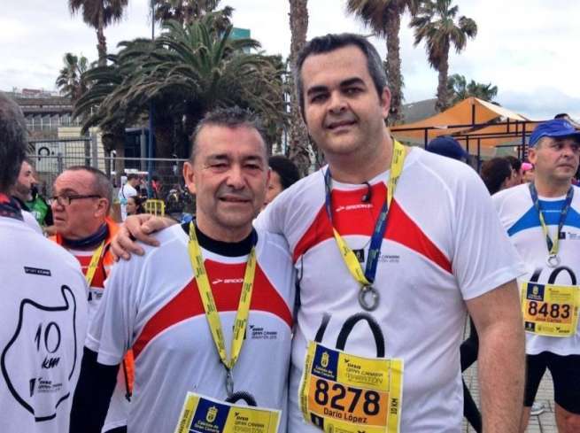 El presidente del Gobierno de Canarias, Paulino Rivero (i), con el coordinador de Economía del Consistorio teldense, Darío López (Foto TA)