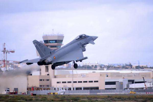 Un Eurofighter Typhoon despegando este jueves desde Gando (Foto TA)