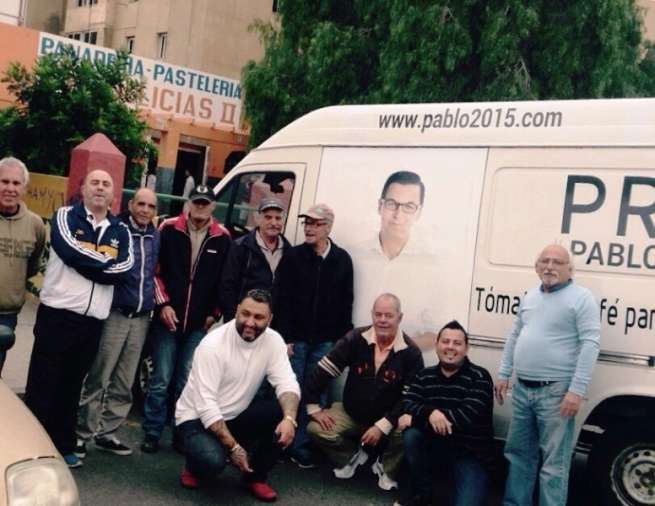 Decenas de personas se acercaron esta tarde a la oficina móvil de Pablo Rodríguez