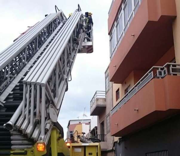 Intervención de los bomberos, este viernes (Foto TA)