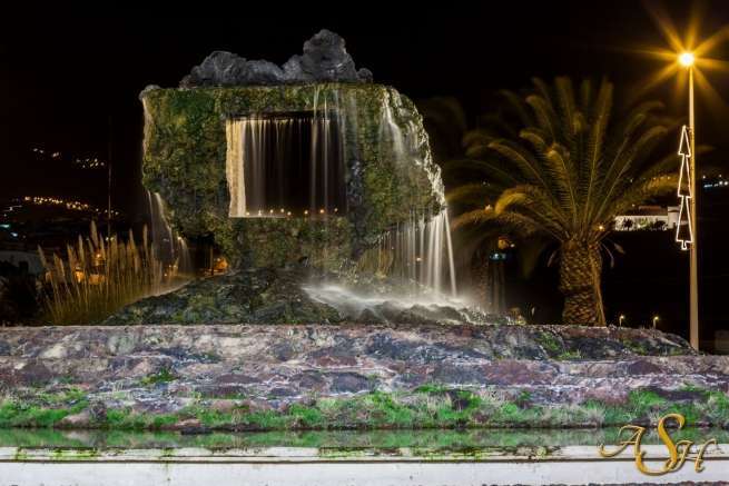 Imagen noctura de la fuente de El Cubillo (Foto Agustín Suarez)