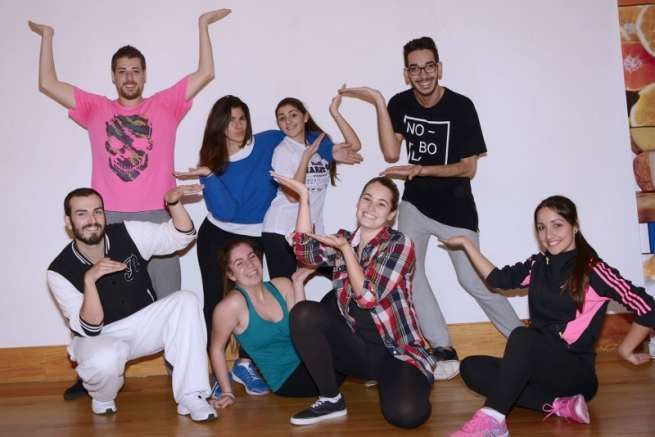 Bailarines durante los ensayos, este sábado (Foto TA)